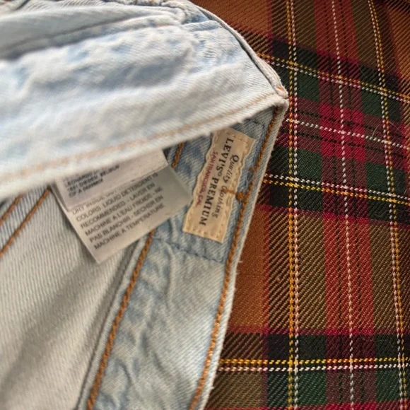 Levi’s Premium 501 Distressed Cutoff Shorts W26 Light Wash Button Fly Denim - Picture 4 of 5